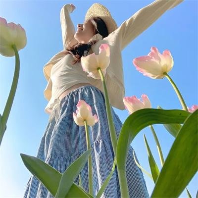 戴脚镣的女孩